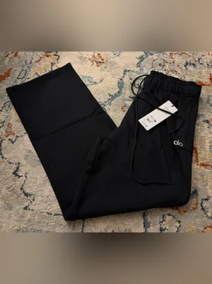 NWT Alo Yoga Accolade Hoodie & Sweatpants Matching Set Black thumbnail 4