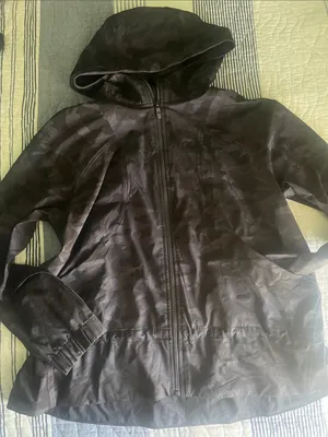 Lululemon Hooded Lightweight Jacket - Dark Camouflage sz8 thumbnail 1