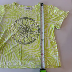 SOUL CYCLE Neon Yellow Women’s‎ Cropped Athletic T-shirt with Logo Size Small thumbnail 5