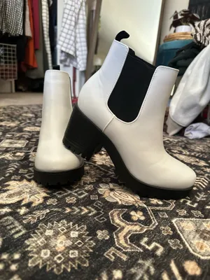 Soda white ankle boots thumbnail 2