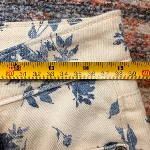 Old Navy OG Loose High Rise Floral Toile Jeans Blue Cream Tall 4 thumbnail 6