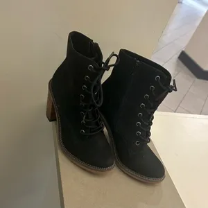 Boots Women’s Black Lace-Up Block Heel Ankle Boots Madden Girl 8M thumbnail 7