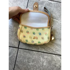 Dooney & Bourke Multi-Color Monogram Wristlet Pouch Cream Heart Charm Vintage thumbnail 2