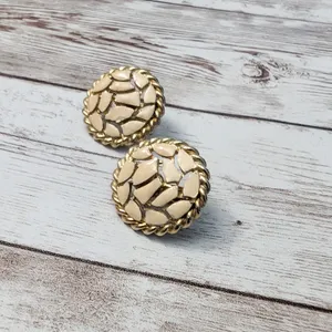 Vintage Clip On Earrings - Cream & Gold Tone Fancy Design thumbnail 4