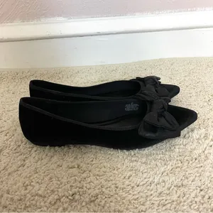 Old Navy Black Velvet Bow Loafers thumbnail 2