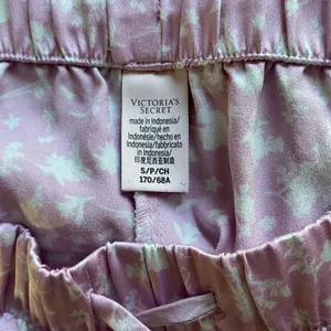 Victoria’s Secret Pink Satin Sleep Shorts Small Star Print Pajama Lounge thumbnail 3