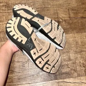Brooks Adrenaline GTS 22 Grey Black Coral Running Shoes 8.5 B thumbnail 4