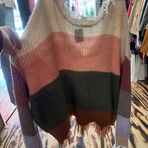 Chunky‎ Knit V-Neck Sweater in Pink and Green thumbnail 2