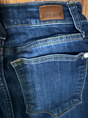 Judy Blue Mid Rise Skinny Fit Rough Hem Jeans Size 1/25 thumbnail 4