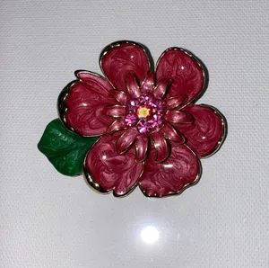 Brooch pin thumbnail 1