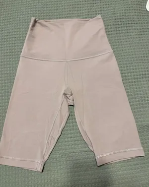 Lululemon Shorts Women’s Size 4 thumbnail 1