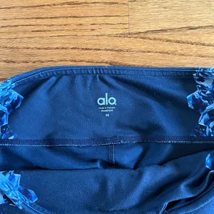 Alo yoga leggings thumbnail 4