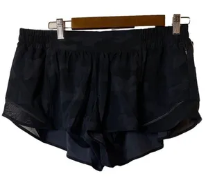 NWT Lululemon Hotty‎ Hot Low-Rise Lined Short 2.5" Camo Deep Coal Multi Black 14 thumbnail 1