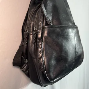Leather backpack with 2 center zip pockets Black thumbnail 2