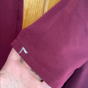 FIGS Set Stylish burgundy scrub with top and jogger pants nurse scrubs thumbnail 8