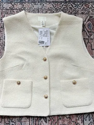 H&M NWT Cream Bouclé Button Front Vest Size Medium Pockets Gold Buttons thumbnail 6