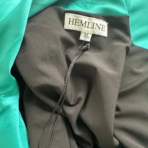 Hemline Rita Miin Ruffle Dress Emerald Green Size Medium Satin Cocktail Party thumbnail 7
