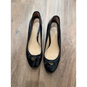 Tory Burch Black Patent Leather Logo Charm Block Heel Ballet Pumps 8.5M thumbnail 2