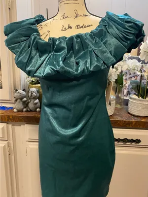 NWT City Studios Junior’s Off-Shoulder Ruffle Bodycon Dress in Deep Green thumbnail 10