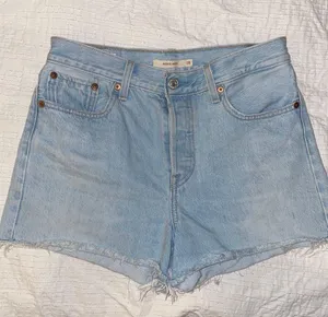 Levi’s wedgie short shorts size 28 thumbnail 1