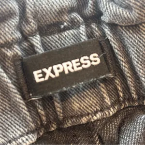 EXPRESS Women’s Black Wash‎ Super High Rise Mom Jean Size 10 thumbnail 11