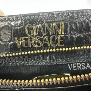 Gianni Versace Vintage Satchel Bag Womens Medium Black Crocodile Leather Gold thumbnail 4