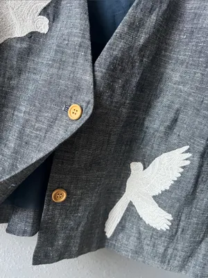 Sleeveless Denim-Effect Cropped Vest with White Bird Appliqué thumbnail 5