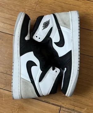 Nike Air Jordan 1 Mid Black White Gray thumbnail 1