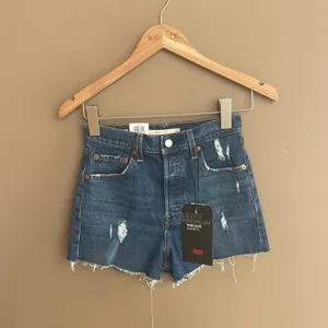 NWT Levi’s Ribcage Short‎ in Charleston Chill Size 28 thumbnail 4