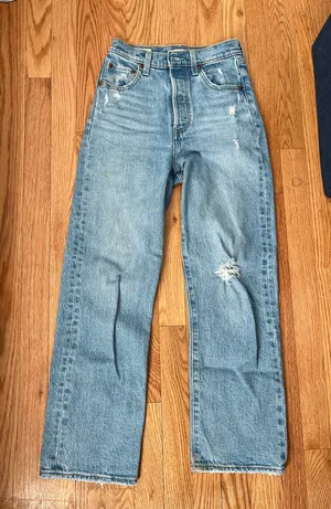 Levi’s Ribcage Straight Ankle Jeans thumbnail 1