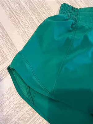 Lululemon Hotty Hot Shorts Low Rise 2.5” Emerald Green Size 0 thumbnail 2