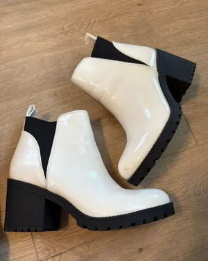 Women’s  Boots thumbnail 1