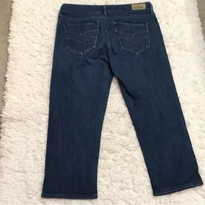 Levi’s Demi Curve Classic Fit Embroidered Pockets Cropped Capri Jeans‎ 8 thumbnail 3