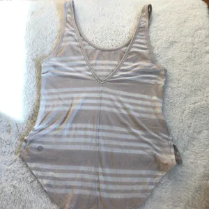 Lululemon tank top size 4 thumbnail 3