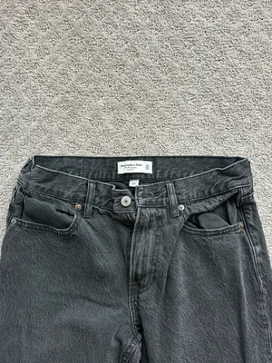 Abercrombie Low-Rise Ultra Loose Jeans thumbnail 4