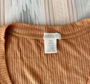 Tilly's V Neck Cropped Shirt thumbnail 2