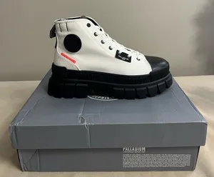 🔥 Palladium Revolt Hi TX Women’s Star White Platform Boots – NWT 🔥 Size 9 thumbnail 1