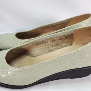 Salvatore Ferragamo Wedge‎ Pumps Sz 7.5 B Sage Green Croc Embossed Leather Italy thumbnail 3