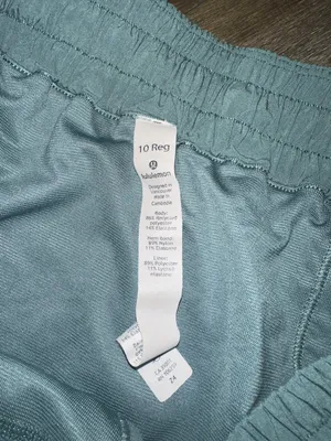 Lululemon Hotty Hot Shorts 2.5” Green thumbnail 3