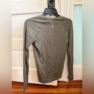 Lululemon swiftly tech long sleeve size 6 thumbnail 3