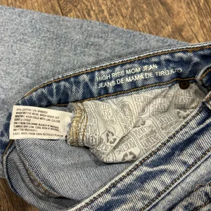 Wild Fable Light Blue Ripped Distressed High Rise Waist Mom Jeans Size 0 thumbnail 5