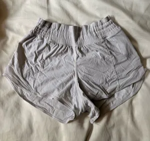 White Lululemon Hotty Hot 2.5" Shorts High-Rise thumbnail 1