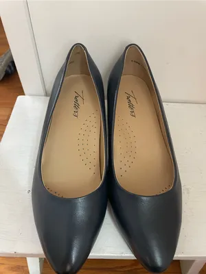 Trotters Classic Women's Navy Low Heel Pumps 6.5WW thumbnail 2