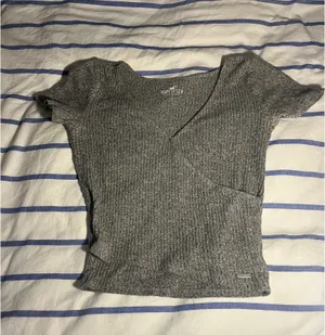 Grey Hollister Co. short sleeve top size XS thumbnail 2