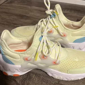Nike React Presto Barely Volt Running Size 7Y (Women’s 8.5-9) BQ4002-700 thumbnail 1