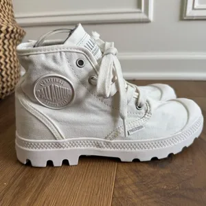 Palladium Pampa Hi Star White Chunky Lug Sole High Top Sneaker 7 thumbnail 2