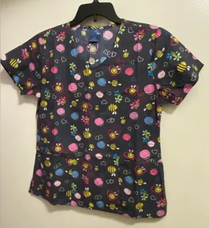 Zoe + Chloe Womens Scrubs Scrub Top Shirt S Bust 38” Dark Gray Bees Hearts Bee thumbnail 1