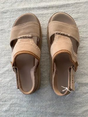 UGG Women’s Goldenstar Regenerate Slingback Sandals thumbnail 9