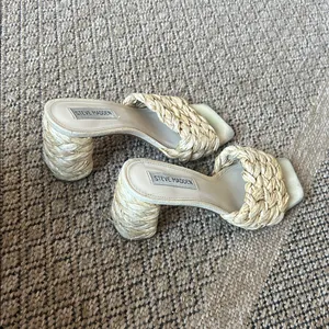 Steve Madden Laveda Sandal in Beige Size 7.5 thumbnail 7