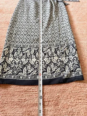 Abria Italian Fabric Black Ivory Floral Print Wrap Midi Skirt One Size thumbnail 2